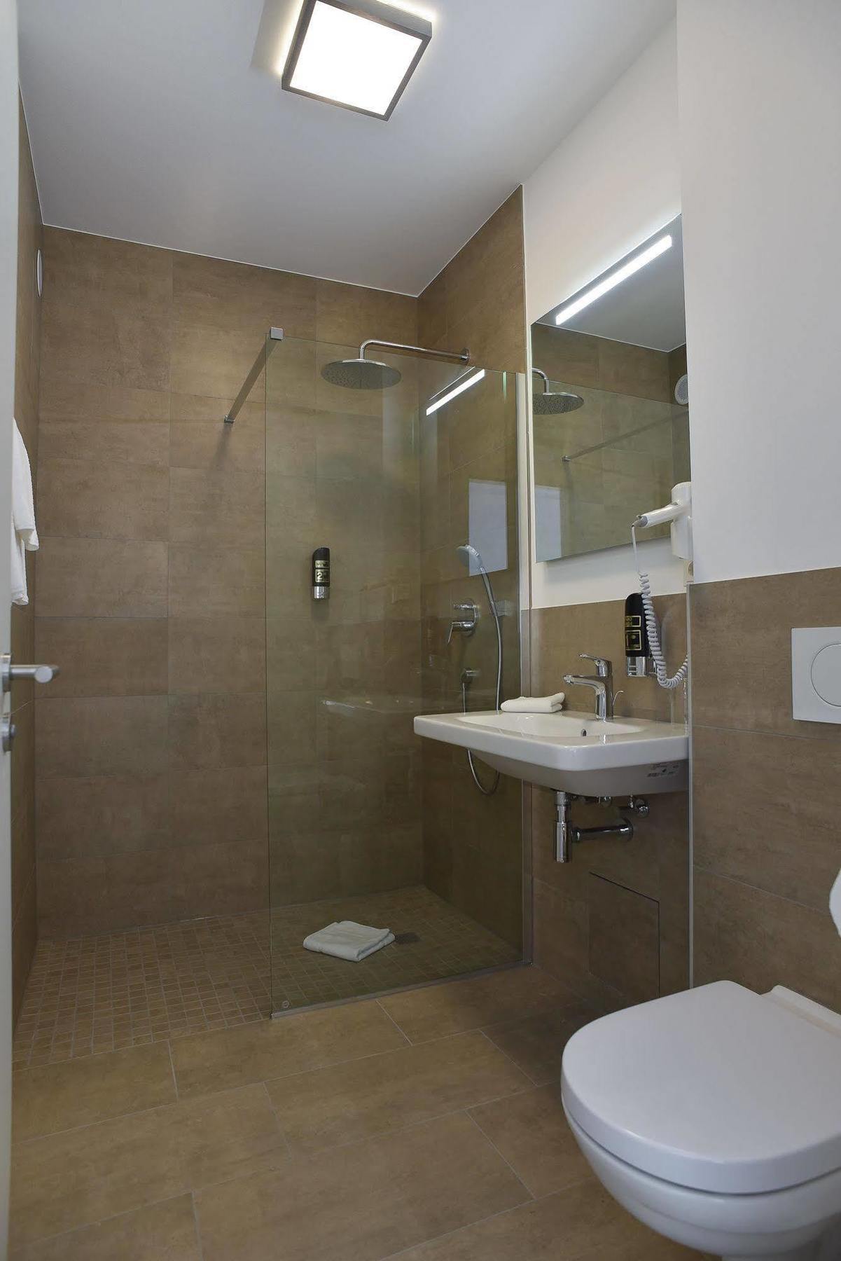 Guesthouse Lichtenau Nußloch Εξωτερικό φωτογραφία